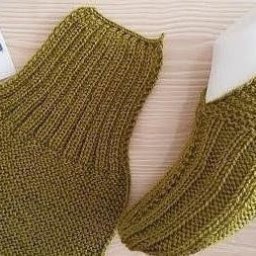 Вяжем простые следки спицами