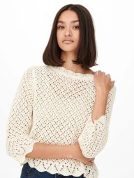 Белый джемпер спицами