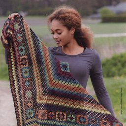 Разноцветная шаль крючком