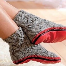 Модные вязаные тапки-носки