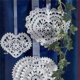 Вязаные сердечки - милое украшение для детских вещей