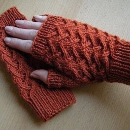 Вяжем красивые митенки спицами