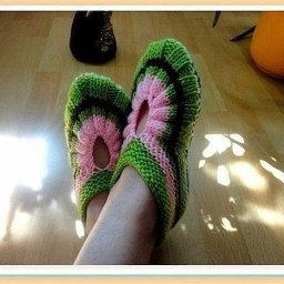 Оригинальные тапочки спицами