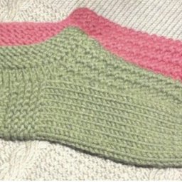 Вяжем бесшовные тапочки спицами