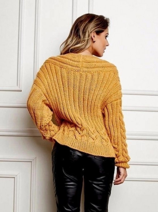 Пуловер с косами