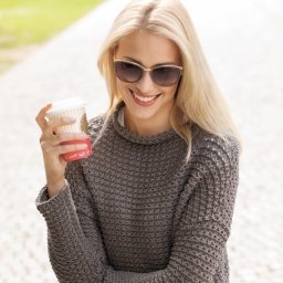 Стильный женский джемпер с воротником