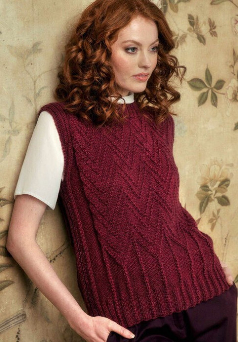 Безрукавка винного цвета