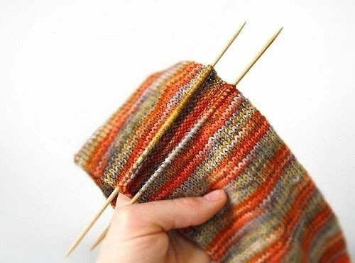 Вязание заменяемой пятки носка спицами