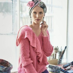 Нежный пуловер с воланами