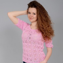 Летний розовый пуловер