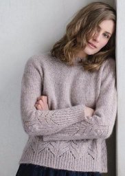 Джемпер с красивым оформлением нижней части джемпера и рукавов узором с шишечками