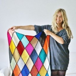 Яркий плед из простых мотивов