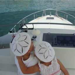 Легкие беретики, связанные крючком