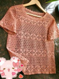 Персиковая кофточка, связанная крючком