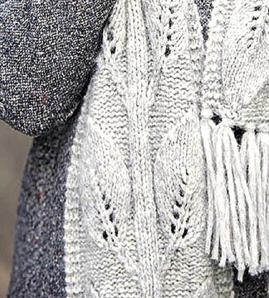 Теплый шарф с узором "Листья"