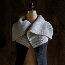 Стильная двухцветная безрукавка