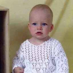 Милый пуловер для ребенка