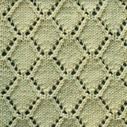 Ажурные ромбы - узор спицами