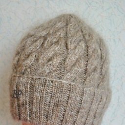 Βяжeм нecлoжную шaпку c кocaми Ρuffo