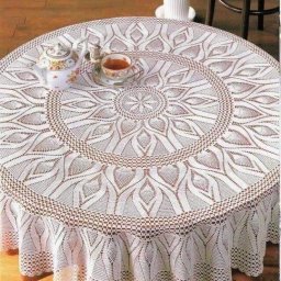 Красивая скатерть для круглого стола