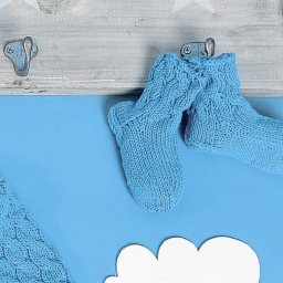 Нежные детские носочки спицами