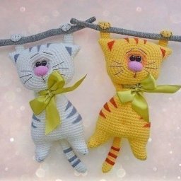 Вяжем милых котиков крючком