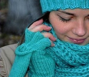 Берет узором "Кукурузка" спицами