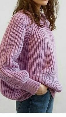Вяжем свитер красивым узором спицами