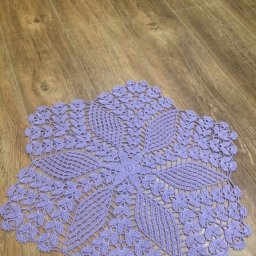 Красивая салфетка крючком, 60 см в диаметре