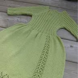 Детское платье спицами