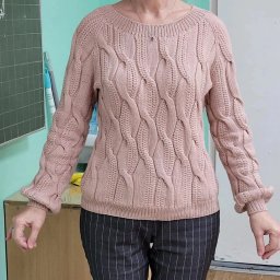 Джемпер спицами с фантазийными косами