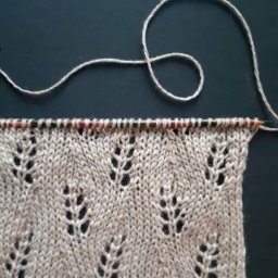 Красивый узор спицами