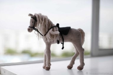 Вяжем лошадку крючком