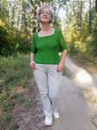 Зелёная короткая кофточка