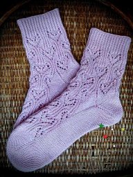 Изящные носочки спицами