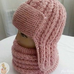 Симпатичная шапка спицами