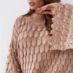 Вяжем свитер-оверсайз с узором из чешуек
