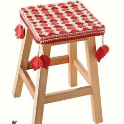 Яркая сидушка на табурет