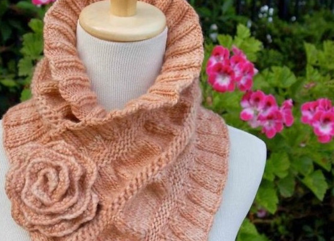 Объемный шарф с розой