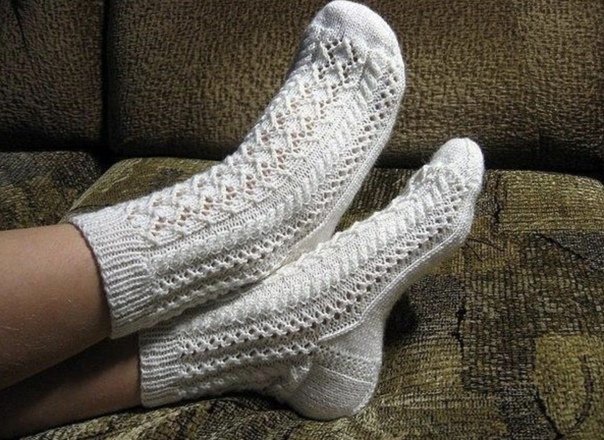Белые ажурные носки спицами 0