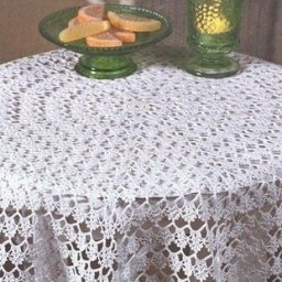 Круглая ажурная скатерть