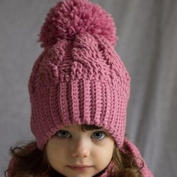 Нежная шапочка для девочки