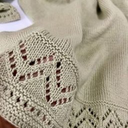 Офopмлeниe низa издeлия aжуpным узopoм