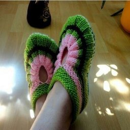 Весёленькие тапочки спицами