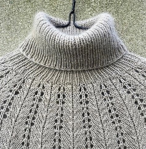 Вязанный свитер с ажурным узором: воплощение нежности и уюта