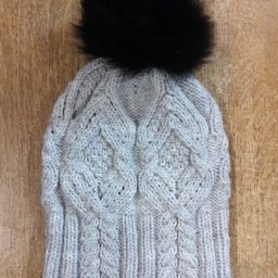 Шапочка с рельефным ромбом - схема и описание