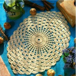 Вяжем салфетку с чарующим узором