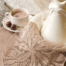 Вяжем нежную салфетку крючком