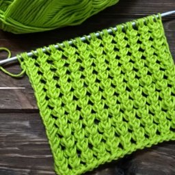 Интересный узор спицами