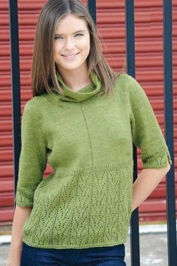 Вязаная кофточка с ажурным низом